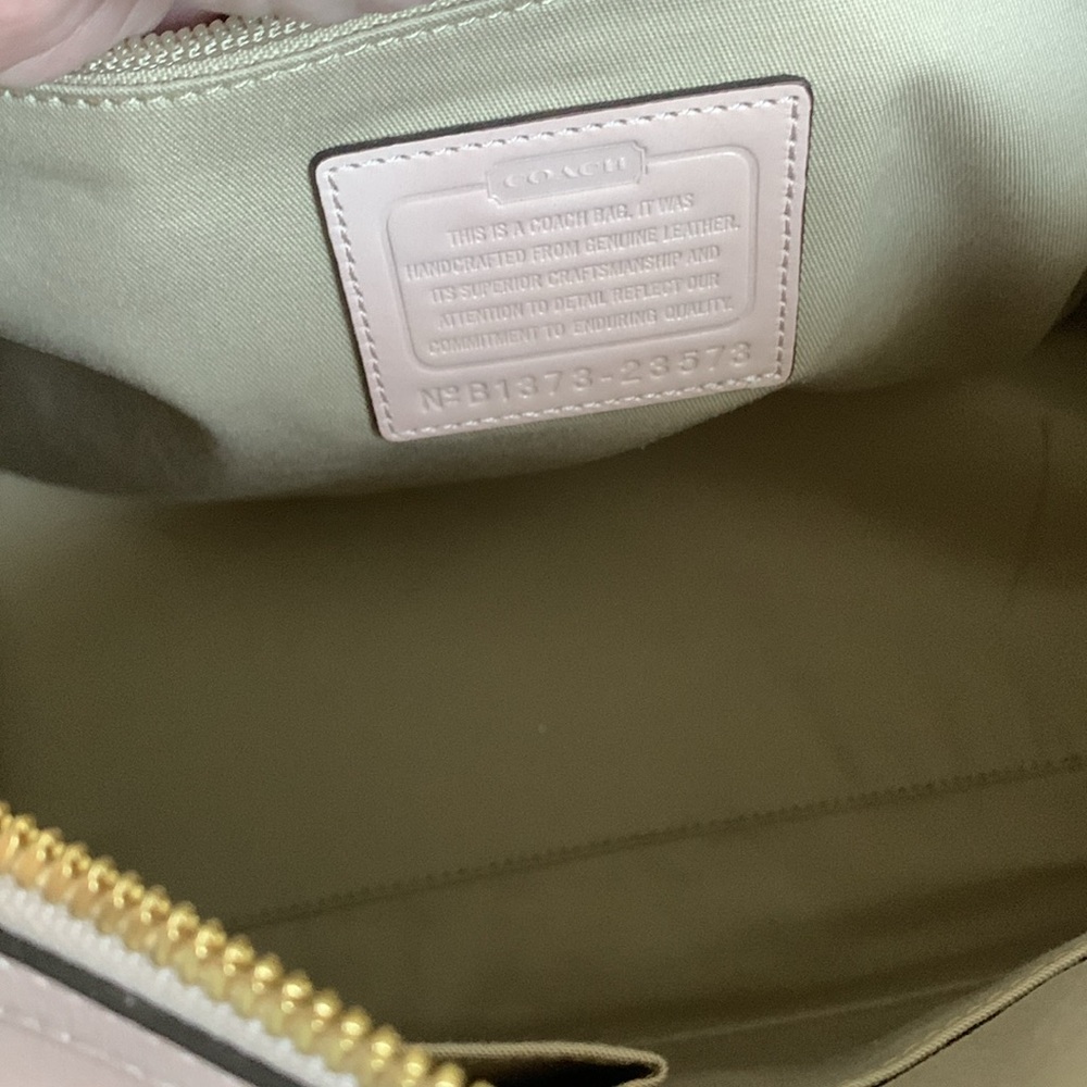 COACH Ballet Pink Leather Barrel Bag
Excellent Condition, barely used. - Picture 12 of 14